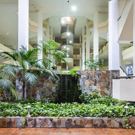 Con Vistas Al Jardín